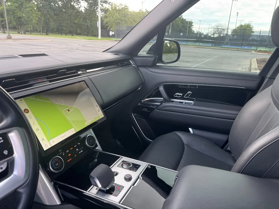 2023 Land Rover Range Rover L460 - Image 18 of 21