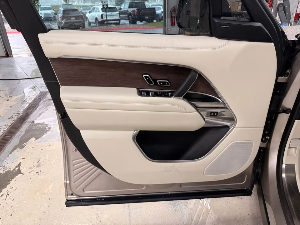 2023 Land Rover Range Rover L460 - Image 10 of 20