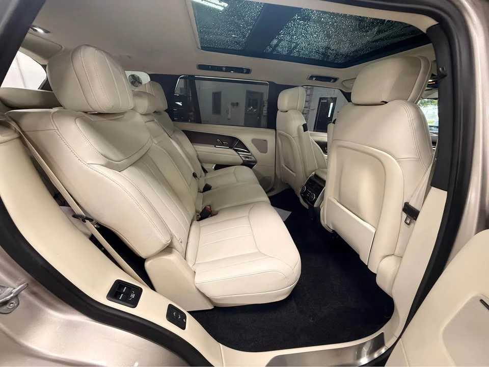 2023 Land Rover Range Rover L460 - Image 18 of 20