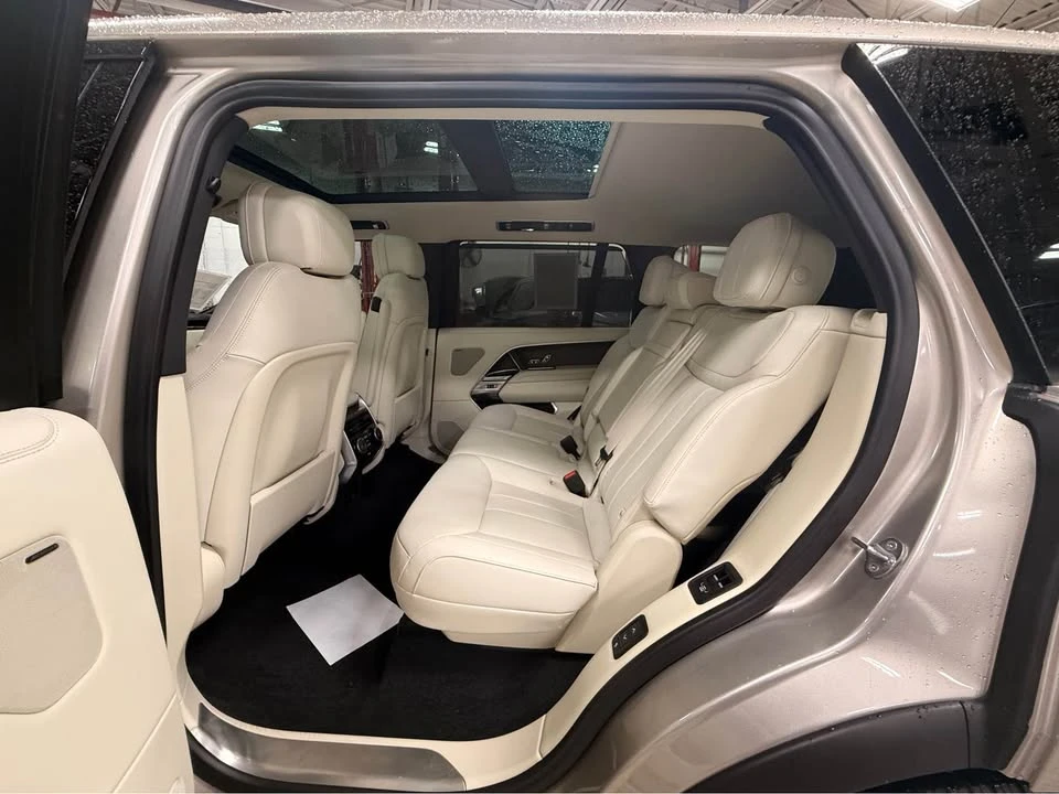 2023 Land Rover Range Rover L460 - Image 17 of 20