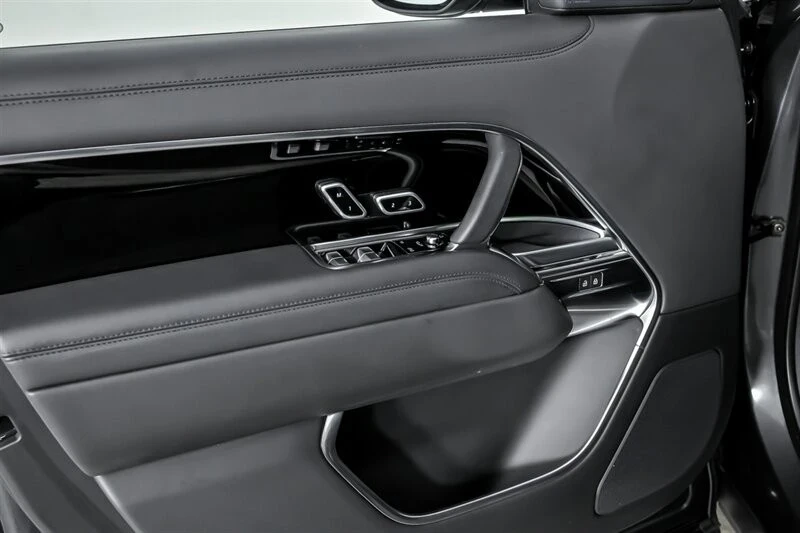 2023 Land Rover Range Rover L460 - Image 18 of 21