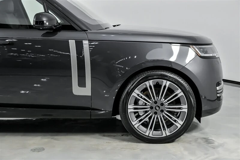 2023 Land Rover Range Rover L460 - Image 15 of 21
