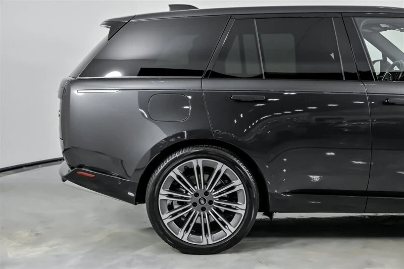 2023 Land Rover Range Rover L460 - Image 13 of 21