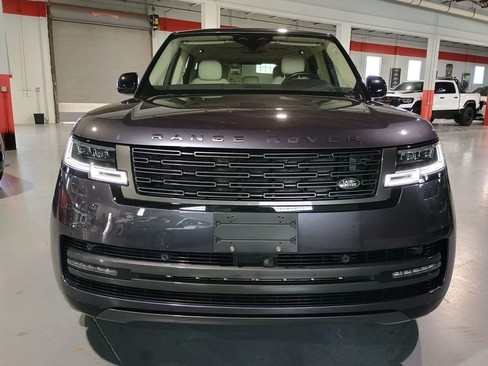2023 Land Rover Range Rover L460 - Image 8 of 12
