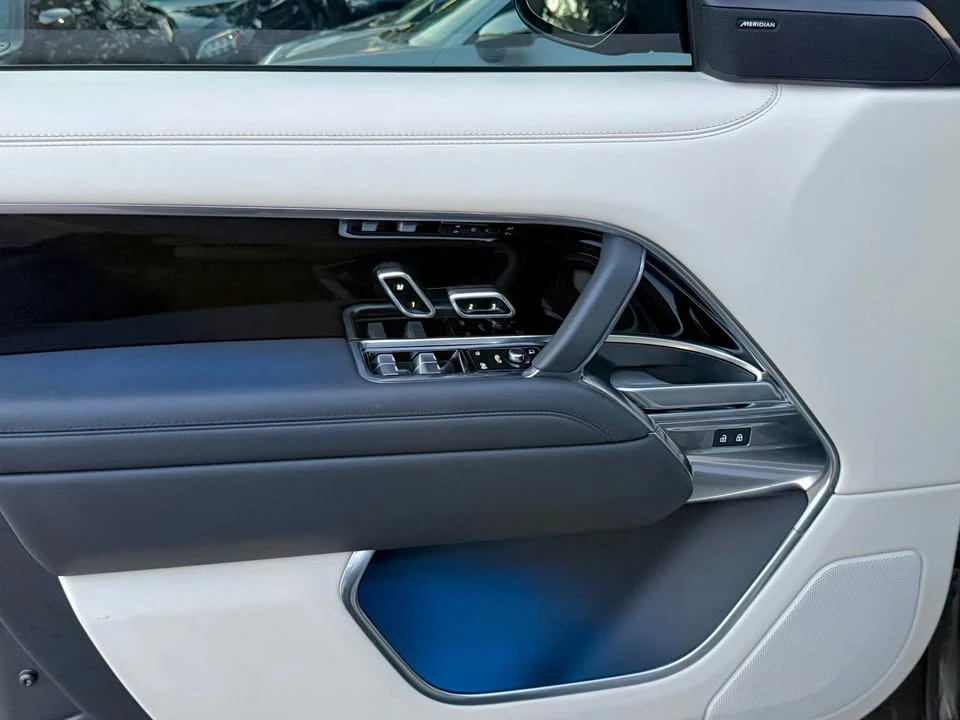 2023 Land Rover Range Rover L460 - Image 9 of 20