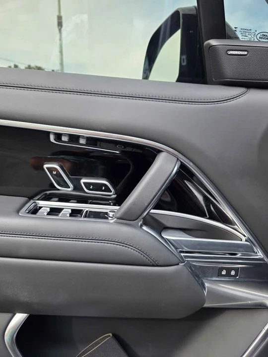 2023 Land Rover Range Rover L460 - Image 15 of 16