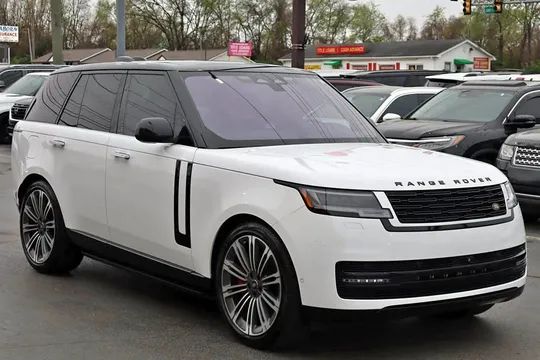 2023 Land Rover Range Rover P530 SE Sport Utility 4D