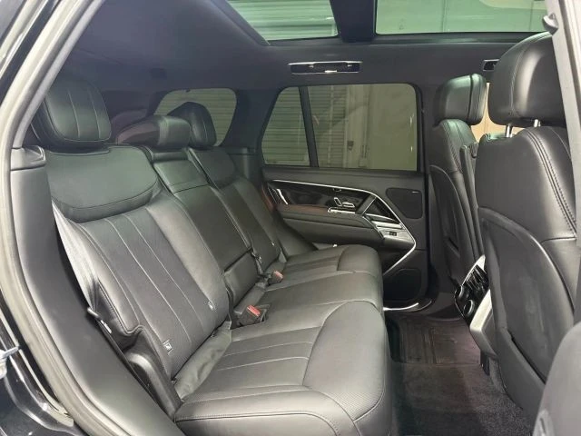 2023 Land Rover Range Rover L460 - Image 18 of 21