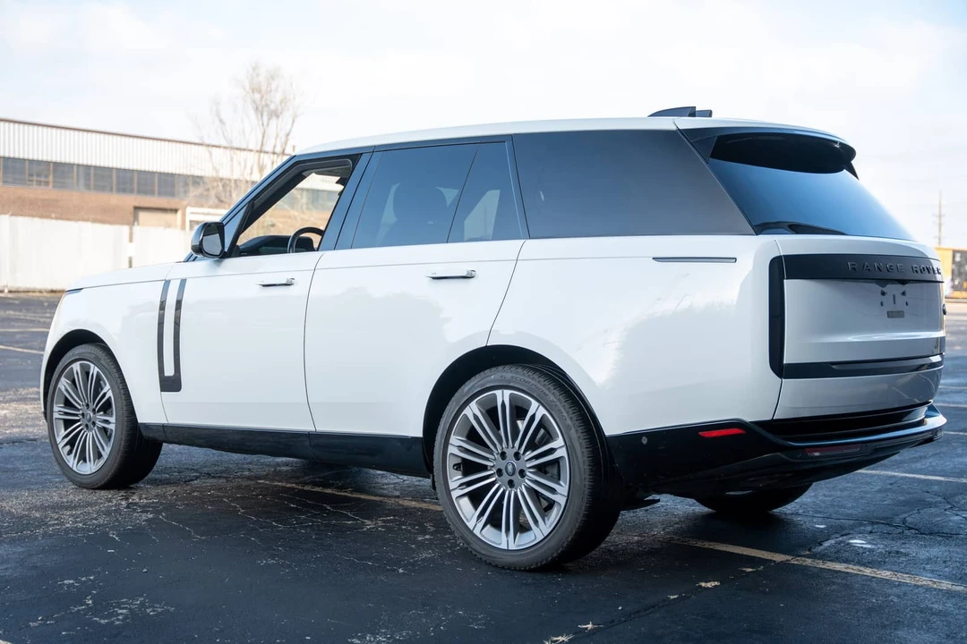 2023 Land Rover Range Rover L460 - Image 4 of 15