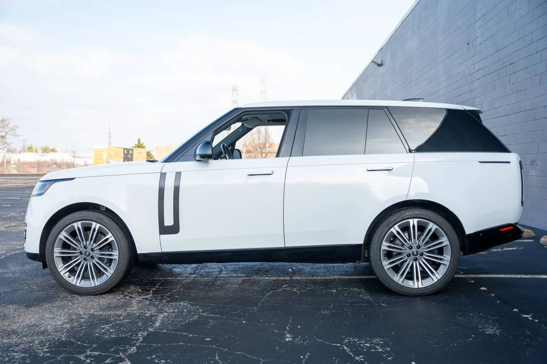 2023 Land Rover Range Rover L460 - Image 3 of 15