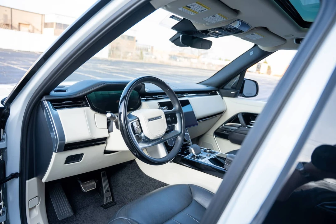 2023 Land Rover Range Rover L460 - Image 11 of 15