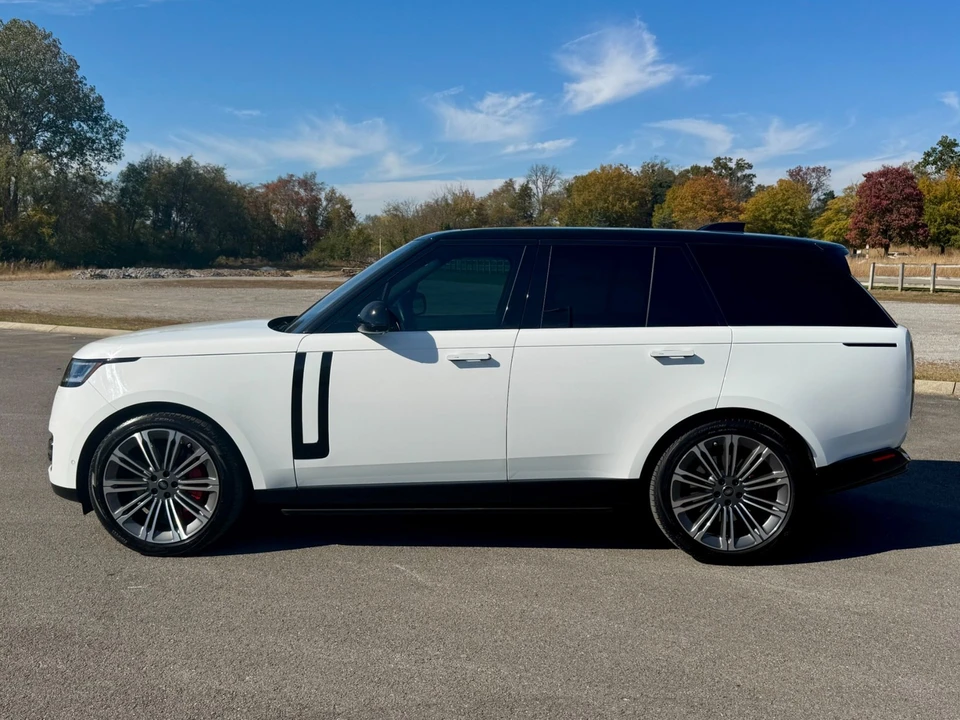 2023 Land Rover Range Rover L460 - Image 8 of 12