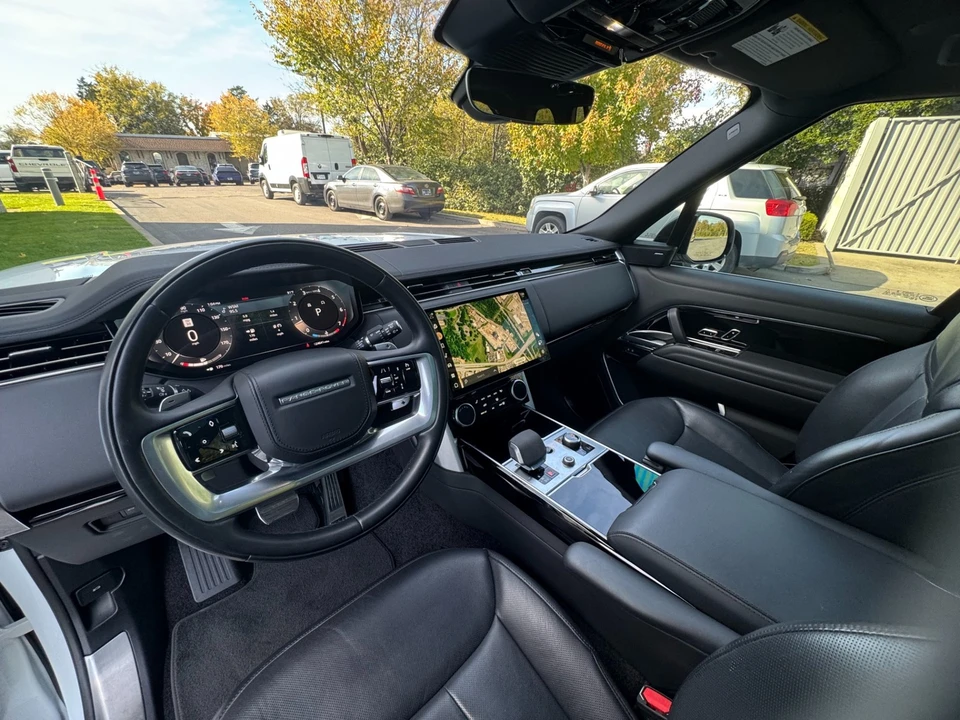 2023 Land Rover Range Rover L460 - Image 10 of 12