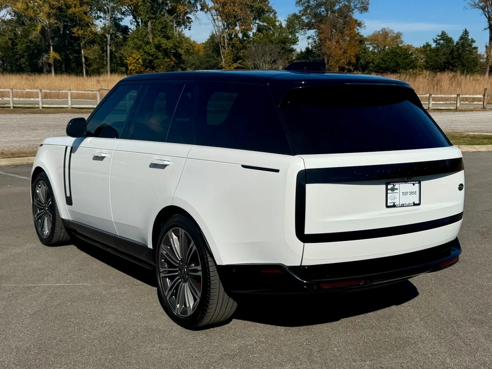 2023 Land Rover Range Rover L460 - Image 4 of 12