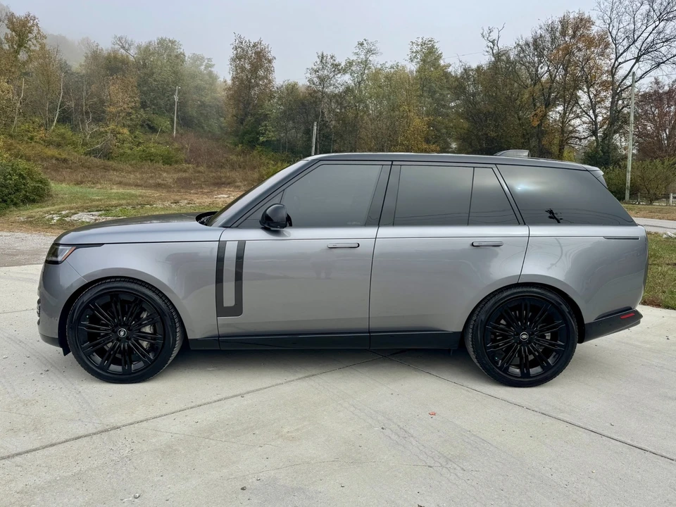 2023 Land Rover Range Rover L460 - Image 8 of 12