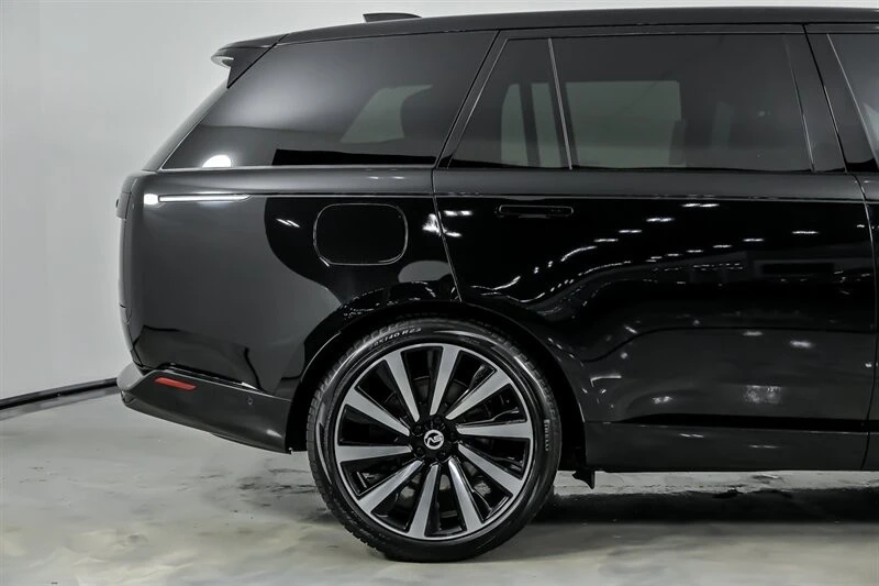 2023 Land Rover Range Rover L460 - Image 13 of 21