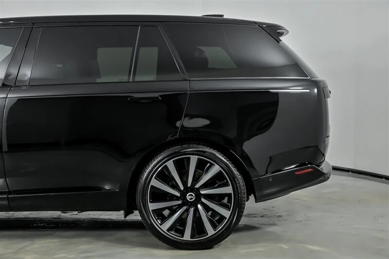 2023 Land Rover Range Rover L460 - Image 9 of 21