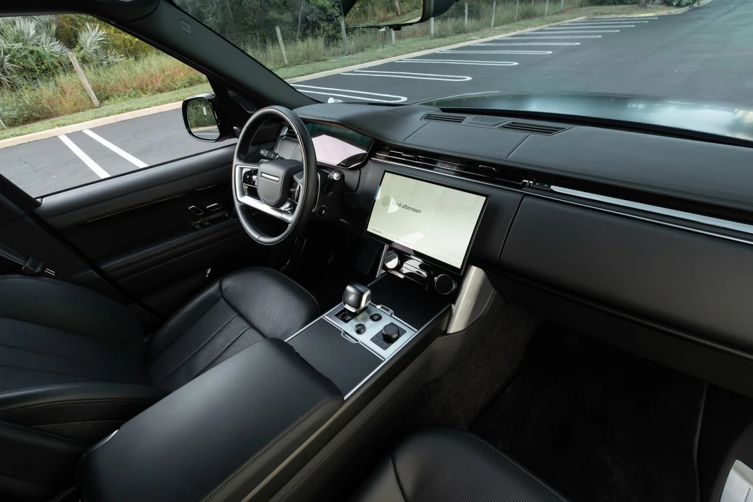 2023 Land Rover Range Rover L460 - Image 8 of 12