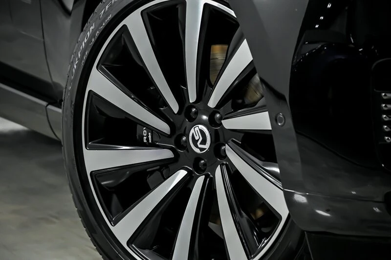2023 Land Rover Range Rover L460 - Image 3 of 31