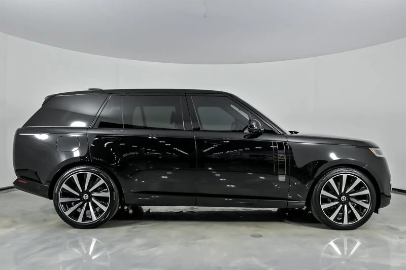 2023 Land Rover Range Rover L460 - Image 10 of 31