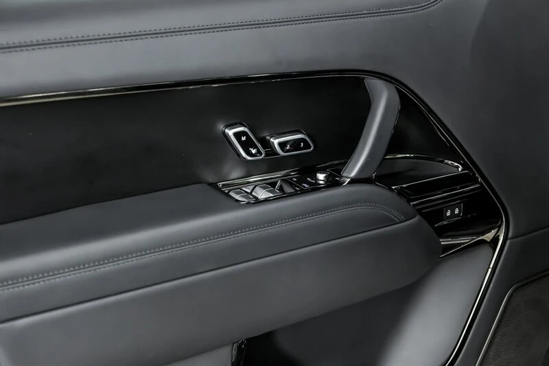 2023 Land Rover Range Rover L460 - Image 13 of 31