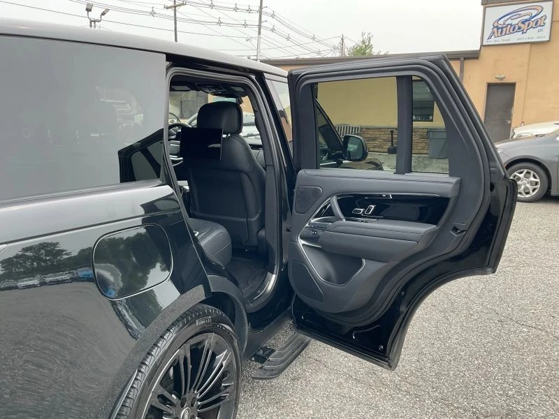 2023 Land Rover Range Rover L460 - Image 11 of 12
