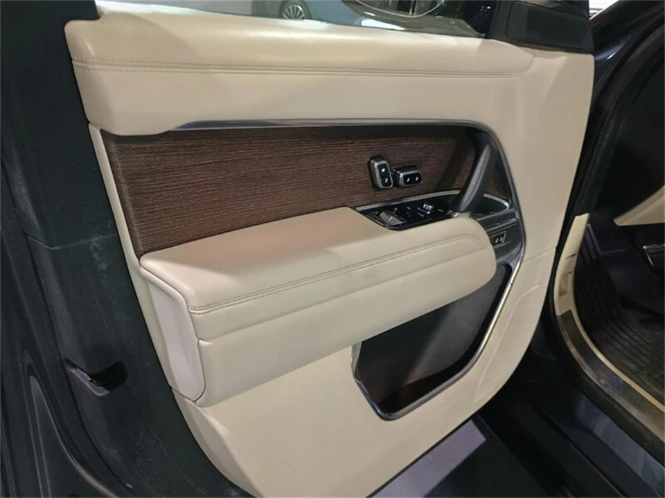 2023 Land Rover Range Rover L460 - Image 13 of 31