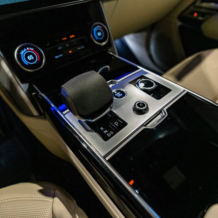 2023 Land Rover Range Rover L460 - Image 15 of 20