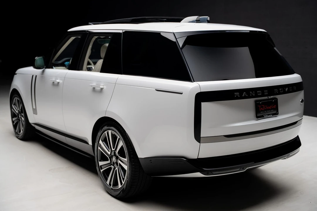 2023 Land Rover Range Rover L460 - Image 24 of 31