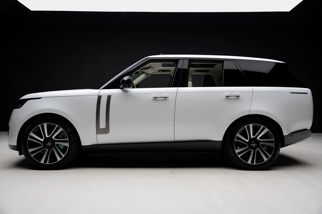 2023 Land Rover Range Rover L460 - Image 17 of 31