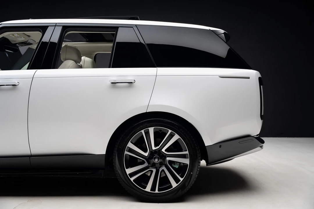 2023 Land Rover Range Rover L460 - Image 20 of 31