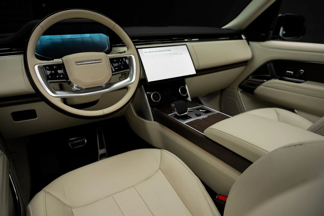2023 Land Rover Range Rover L460 - Image 2 of 31