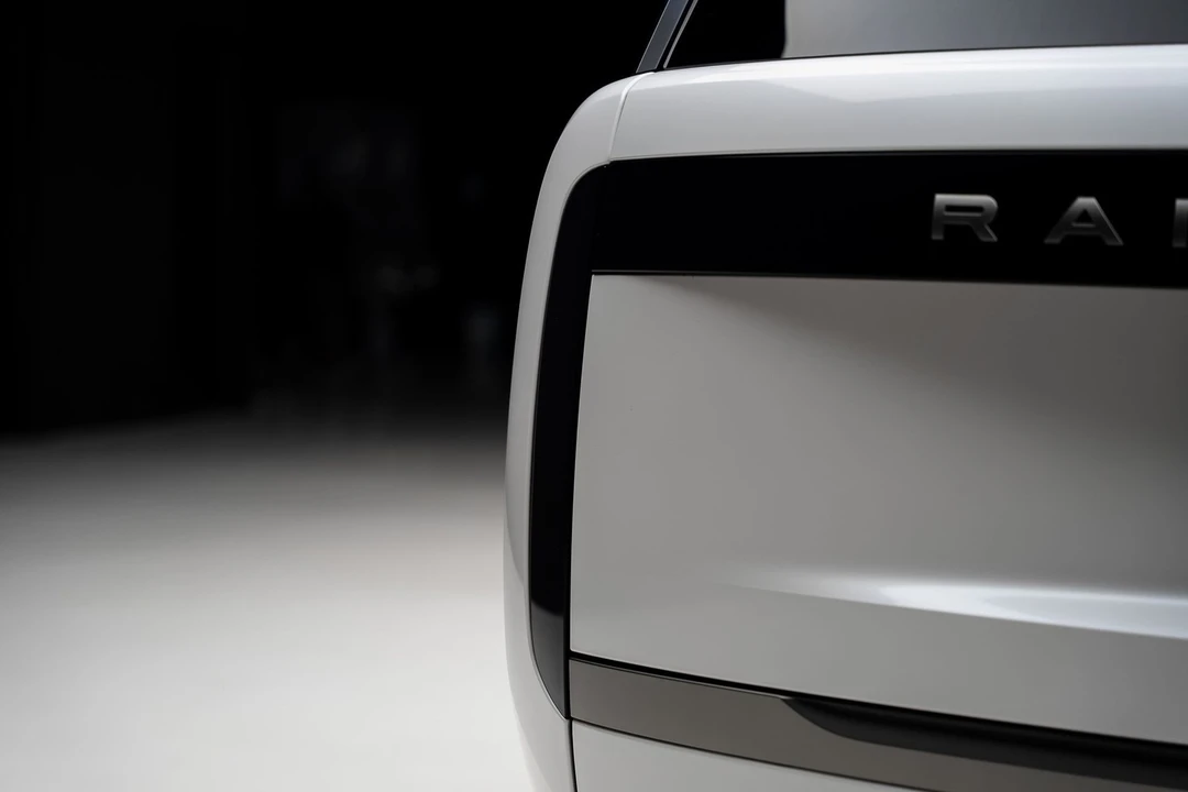 2023 Land Rover Range Rover L460 - Image 28 of 31