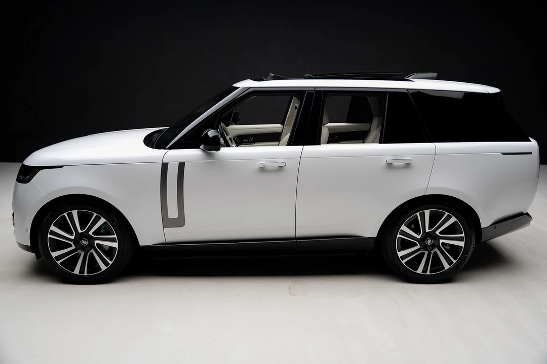 2023 Land Rover Range Rover L460 - Image 16 of 31