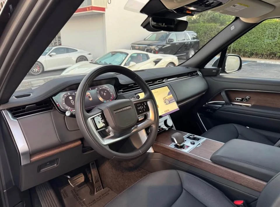 2023 Land Rover Range Rover L460 - Image 3 of 7