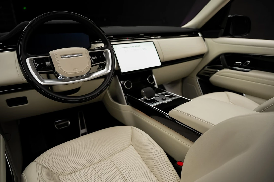 2023 Land Rover Range Rover L460 - Image 2 of 31