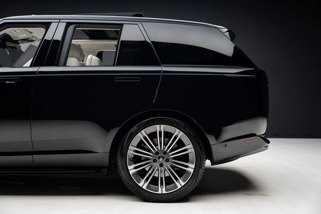 2023 Land Rover Range Rover L460 - Image 20 of 31