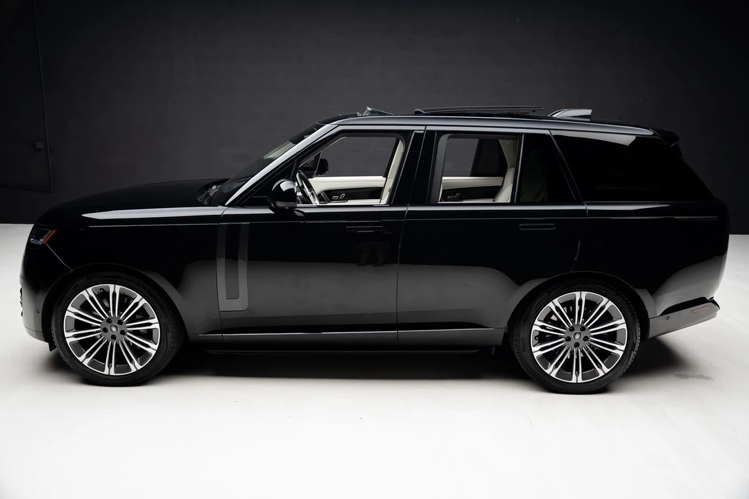2023 Land Rover Range Rover L460 - Image 16 of 31