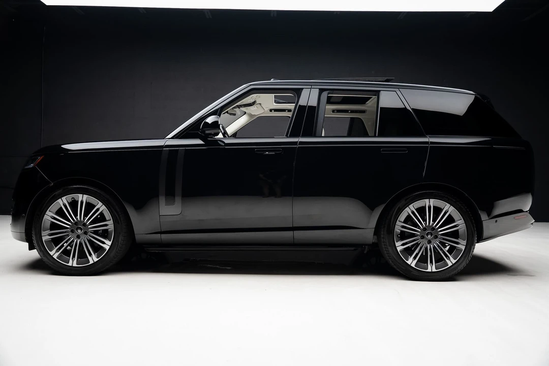2023 Land Rover Range Rover L460 - Image 17 of 31