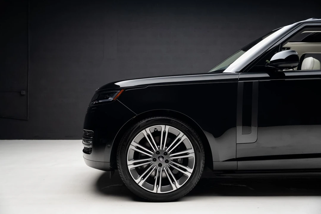 2023 Land Rover Range Rover L460 - Image 18 of 31