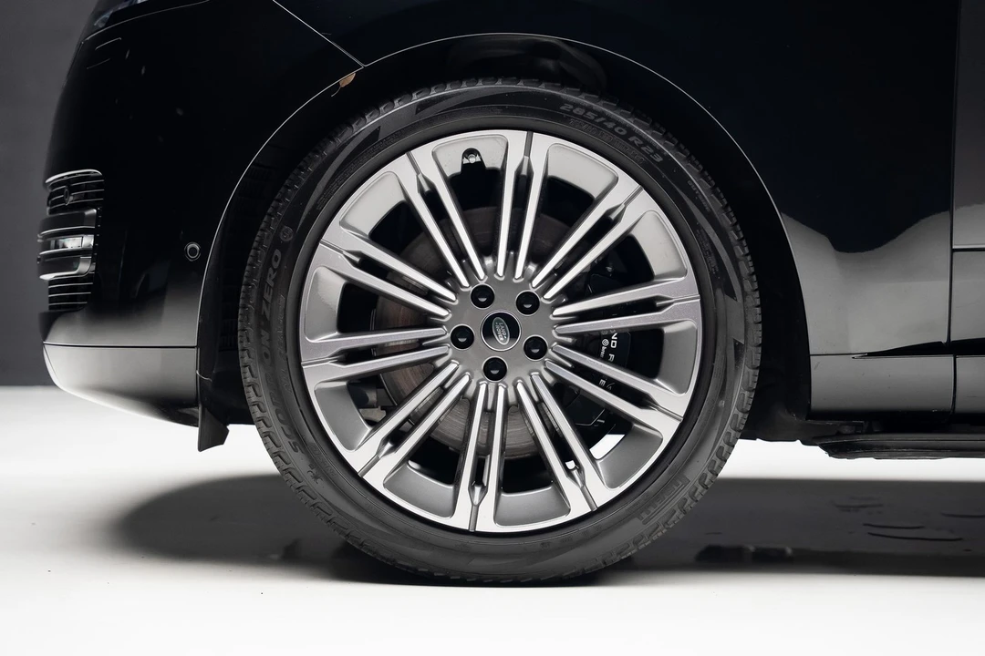 2023 Land Rover Range Rover L460 - Image 19 of 31