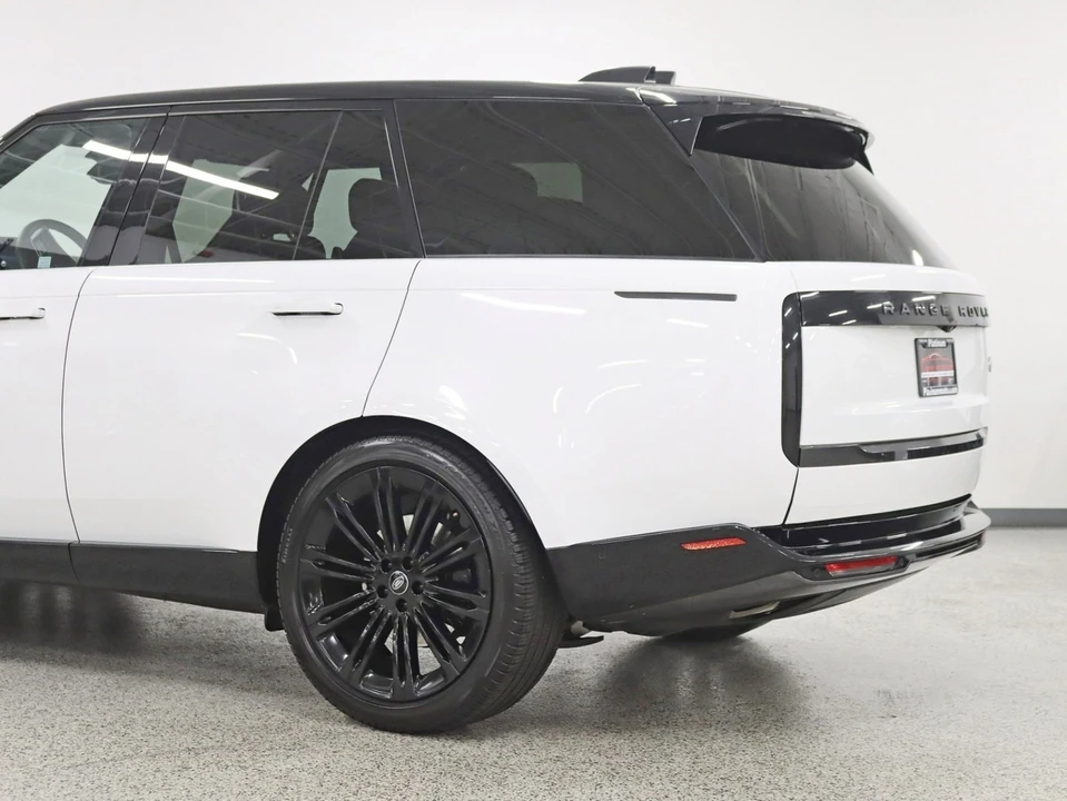 2023 Land Rover Range Rover L460 - Image 10 of 21