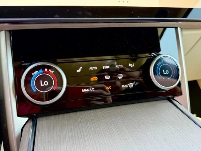 2023 Land Rover Range Rover L460 - Image 10 of 12