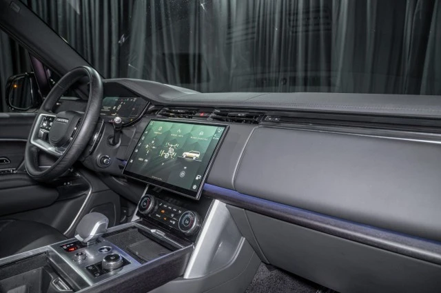 2023 Land Rover Range Rover L460 - Image 14 of 19