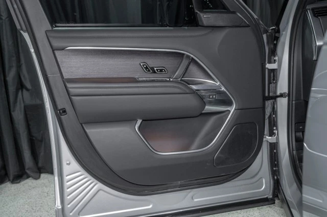 2023 Land Rover Range Rover L460 - Image 9 of 19