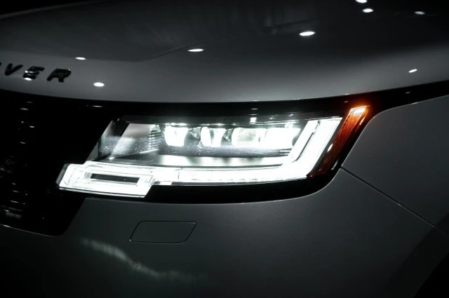 2023 Land Rover Range Rover L460 - Image 7 of 19