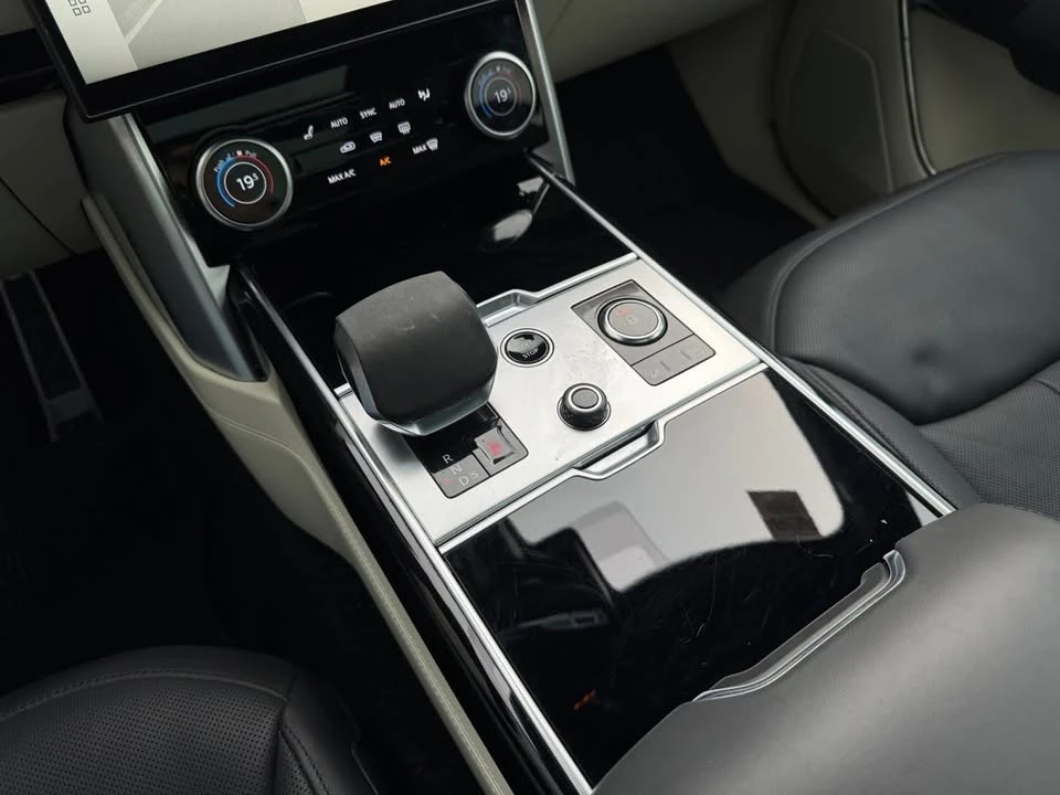2023 Land Rover Range Rover L460 - Image 17 of 20