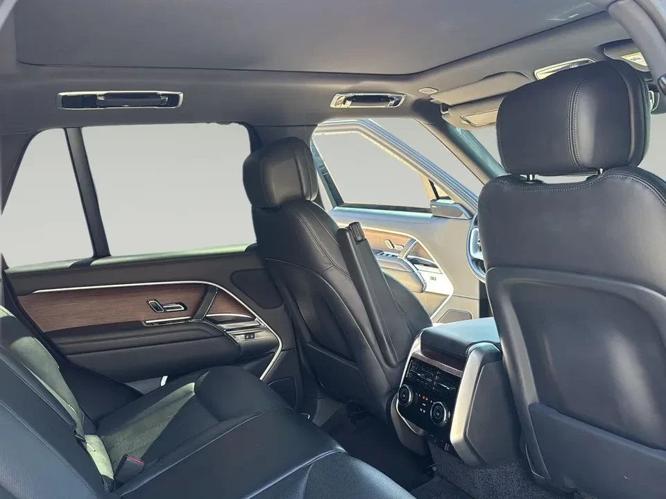 2023 Land Rover Range Rover L460 - Image 10 of 11