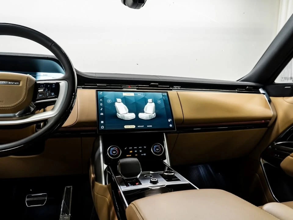 2023 Land Rover Range Rover L460 - Image 17 of 20