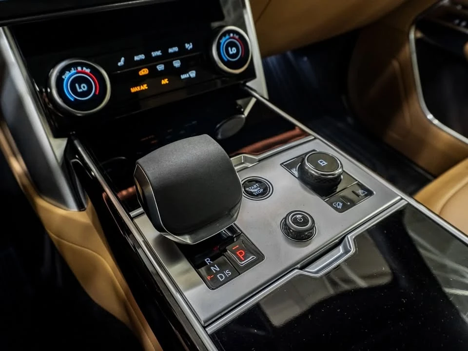 2023 Land Rover Range Rover L460 - Image 18 of 20